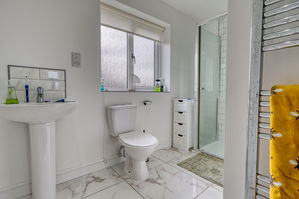 Ensuite- click for photo gallery